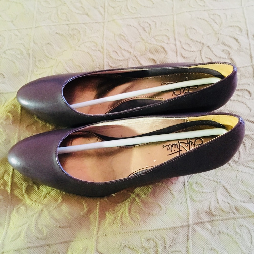 Life Stride Brown Pumps